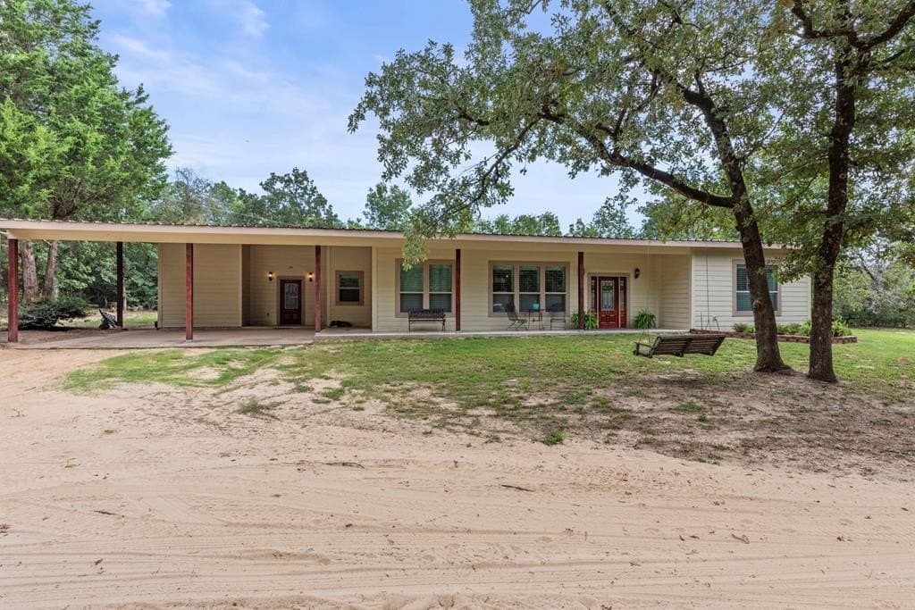 18.95 acres in Henderson County