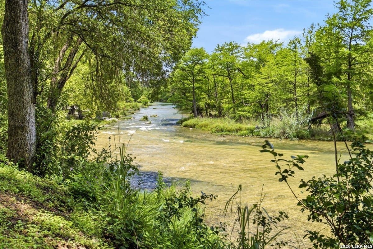 1 acres in Comal County gallery image 2