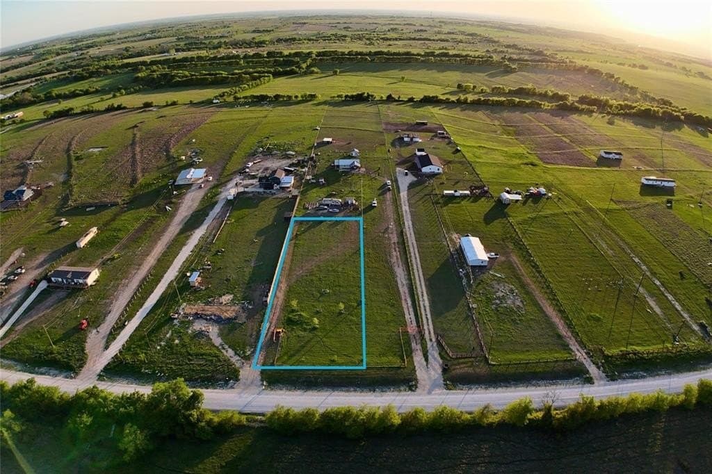 1 acres in Hill County