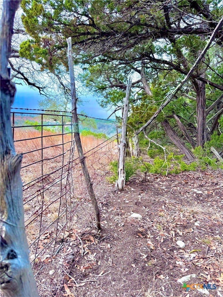 25.72 acres in Kerr County - photo 8