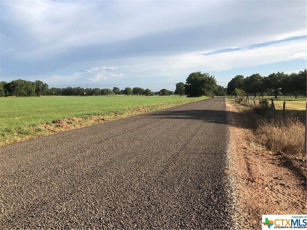 1.06 acres in Lavaca County gallery image 3