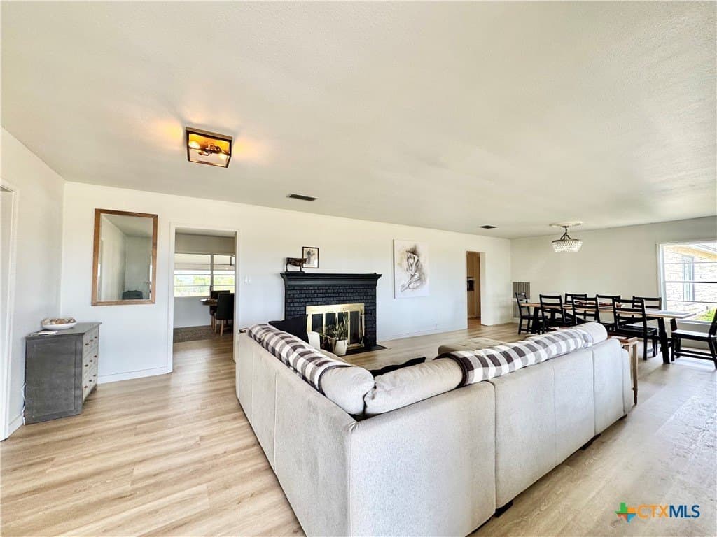 10 acres in Gonzales County gallery image 3