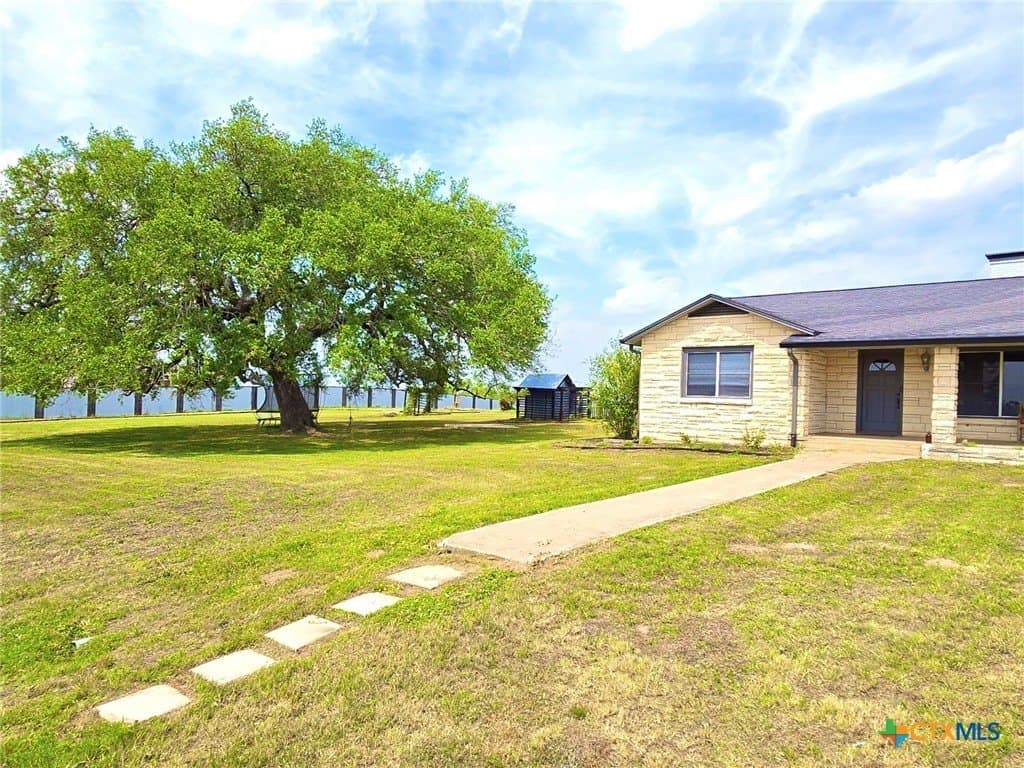 10 acres in Gonzales County gallery image 2