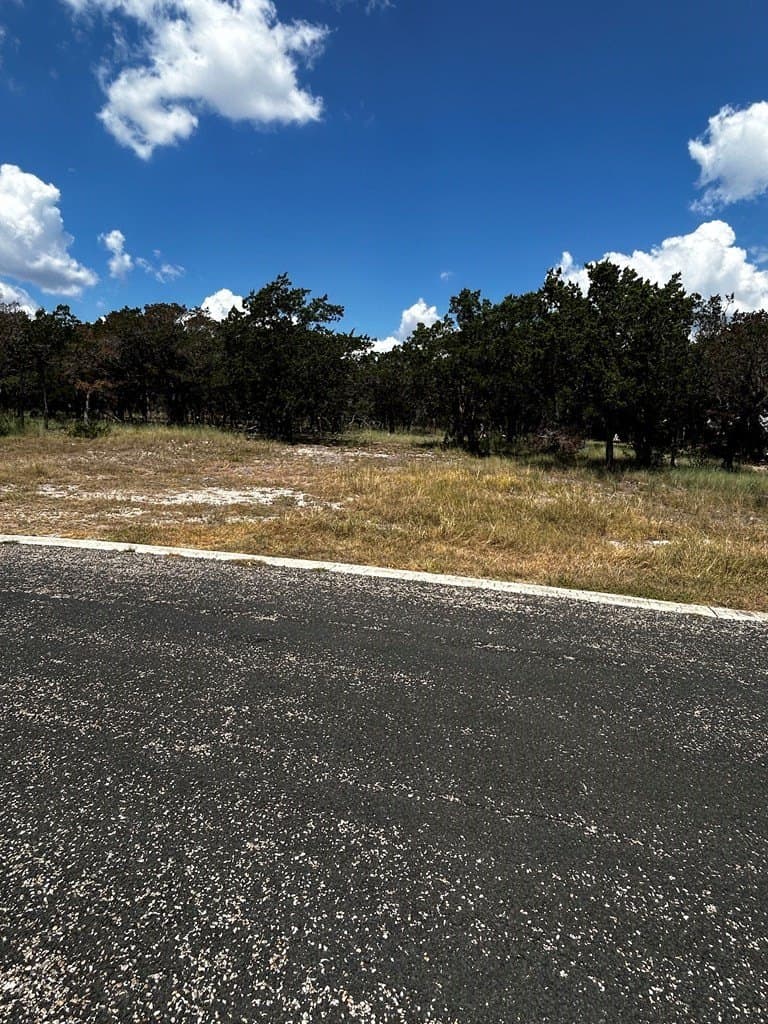 1.07 acres in Kerr County - photo 4