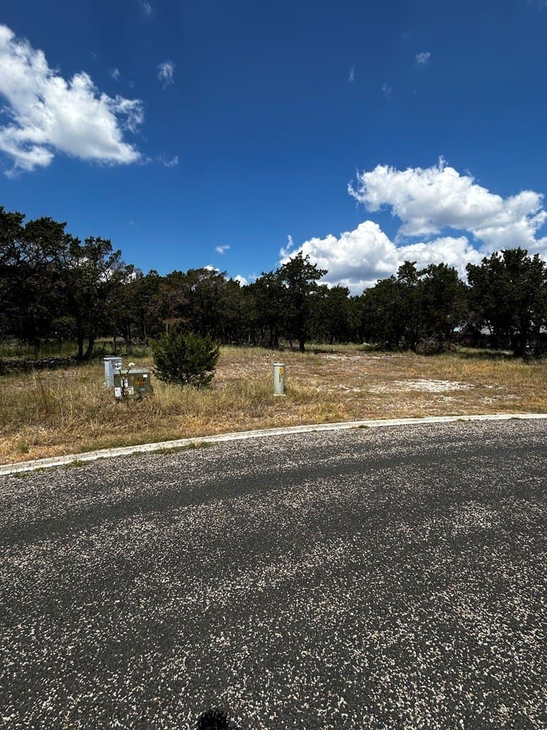1.07 acres in Kerr County - photo 3