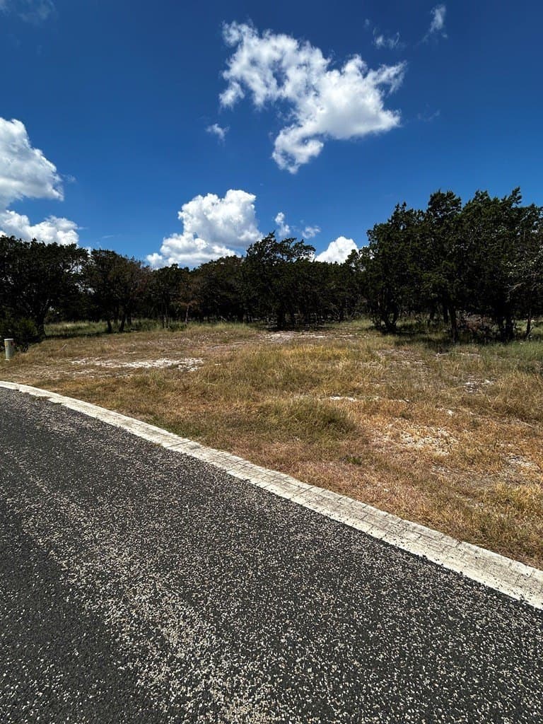 1.07 acres in Kerr County - photo 2