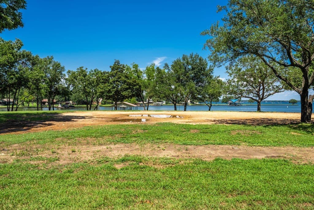 0.2 acres in Henderson County gallery image 2