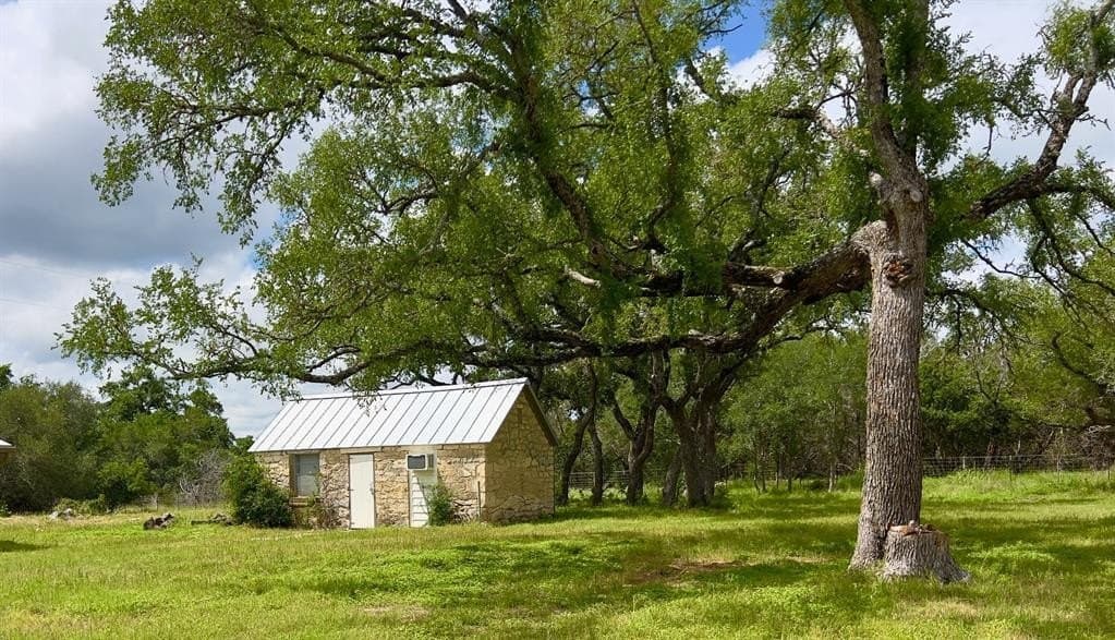 22.21 acres in Blanco County gallery image 2