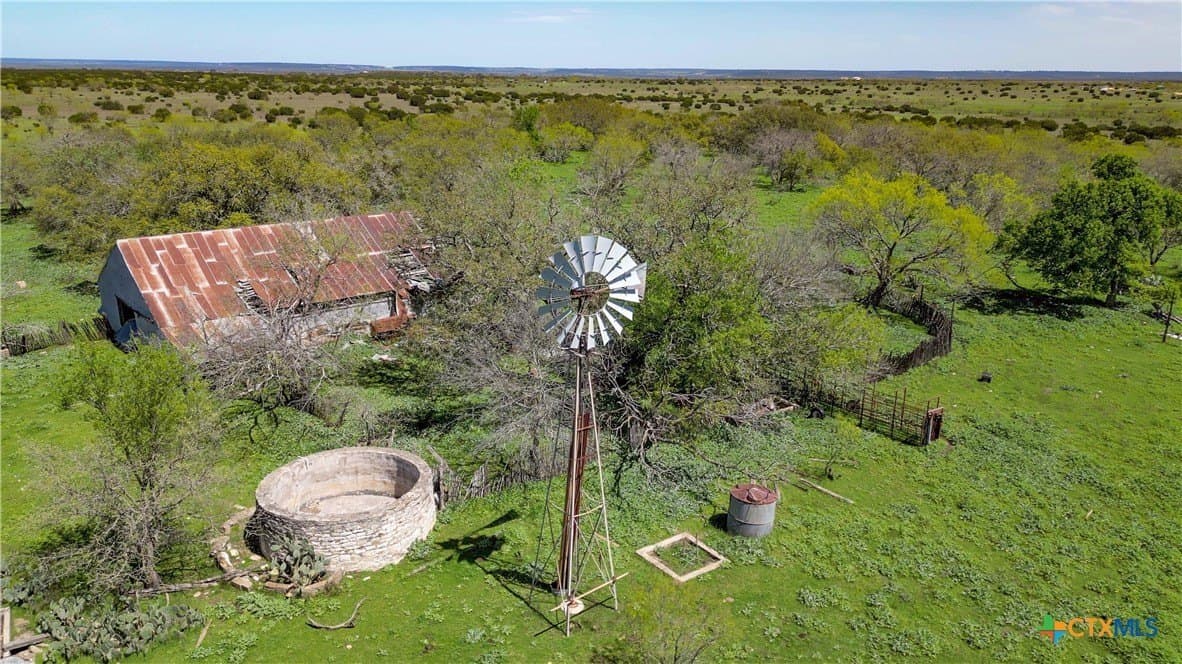 686.04 acres in Lampasas County