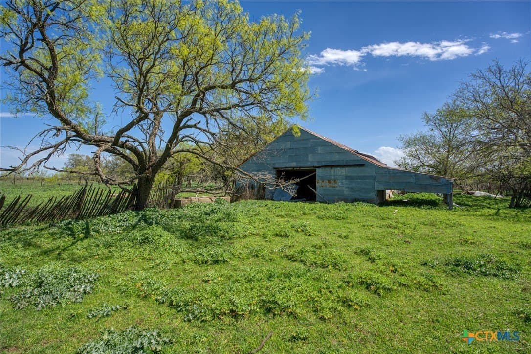 686.04 acres in Lampasas County - photo 19