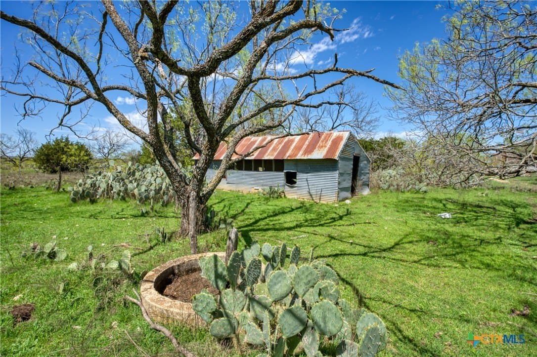 686.04 acres in Lampasas County - photo 22