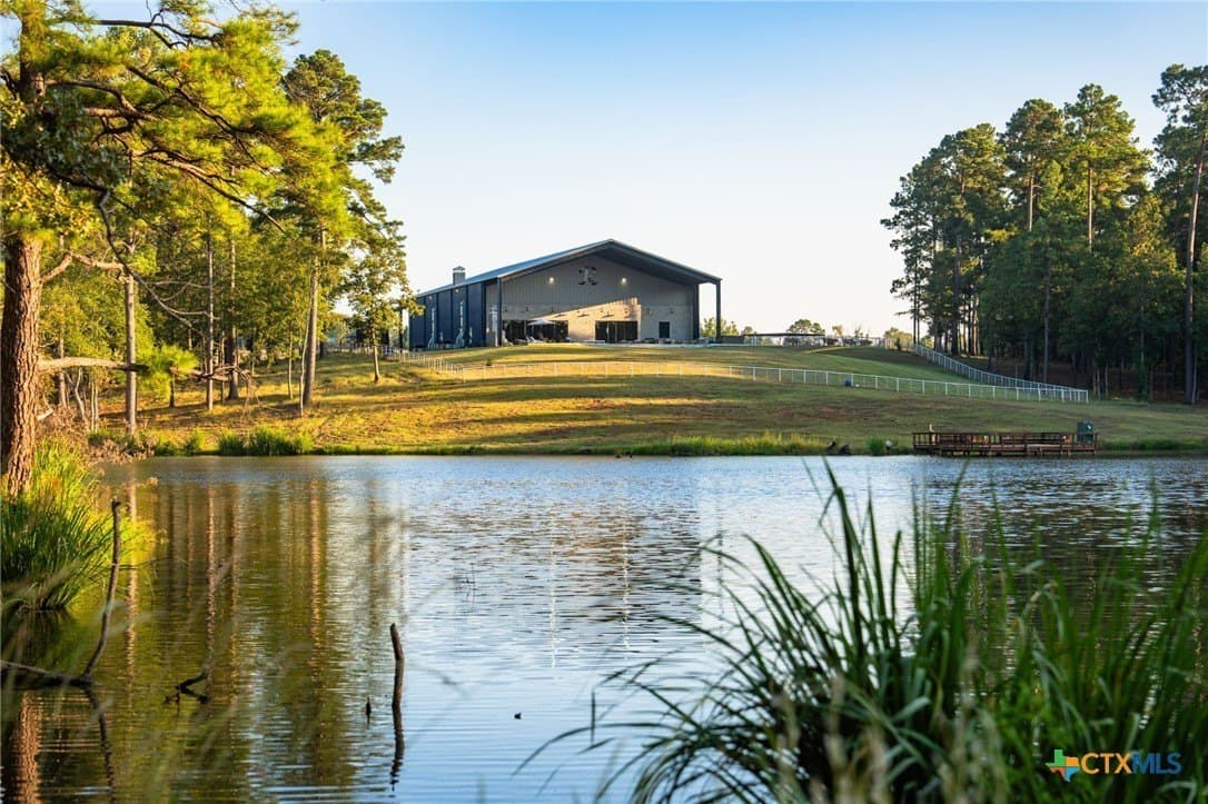 495 acres in Smith County featured view