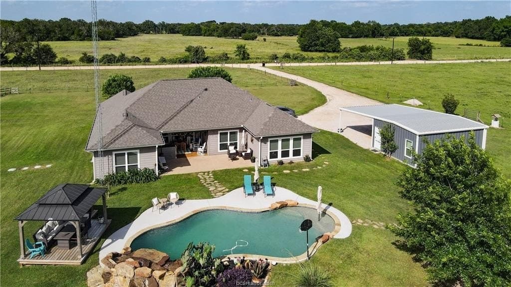 10 acres in Burleson County