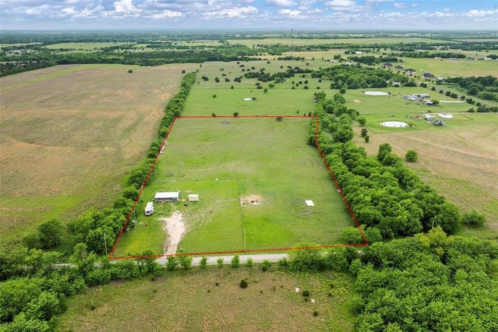 10 acres in Hunt County