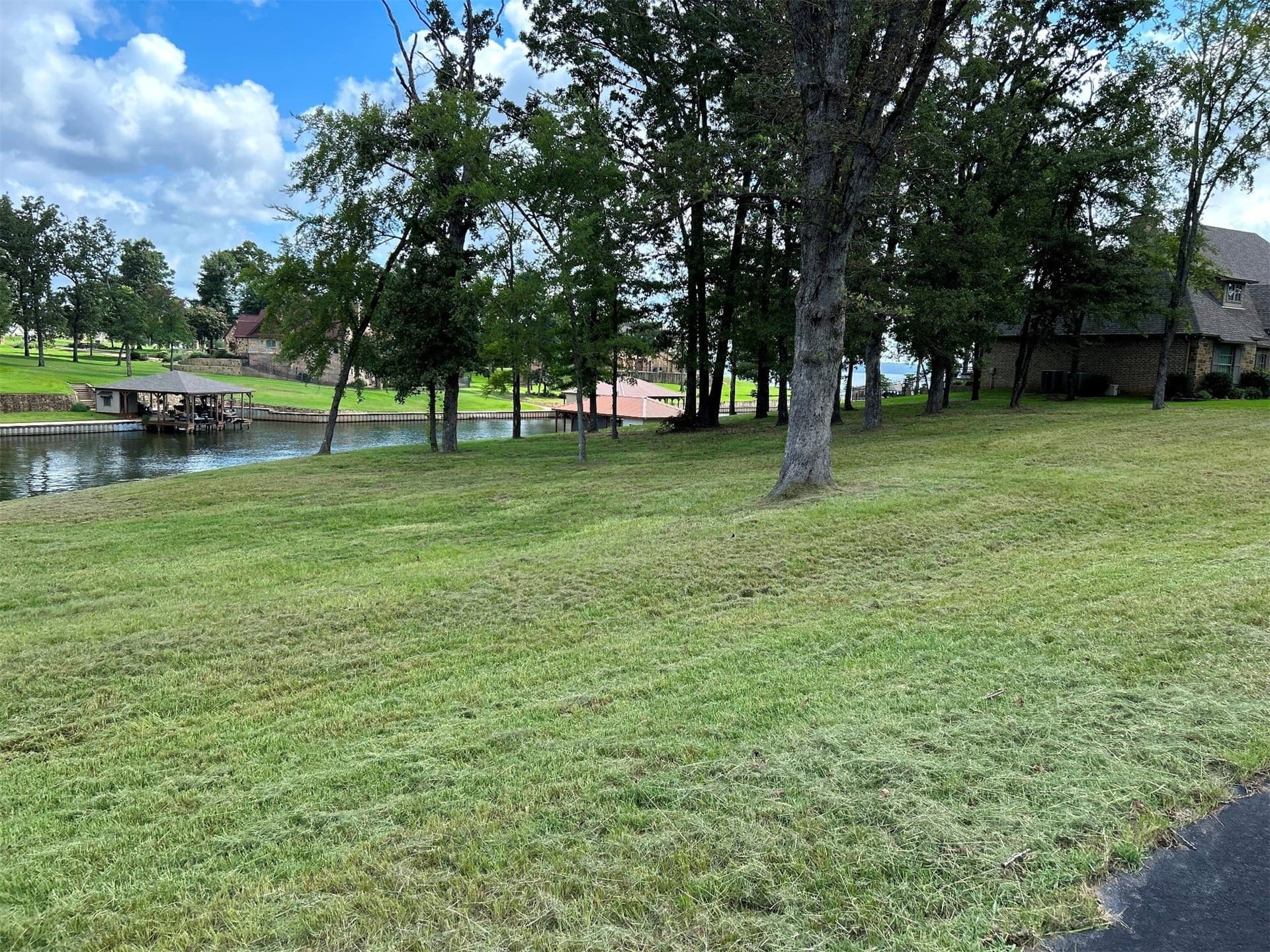 0.71 acres in Henderson County - photo 9