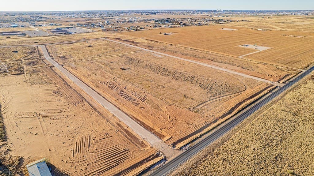 1 acres in Midland County gallery image 3