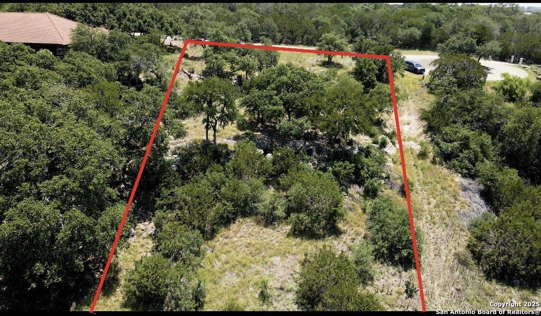 1.57 acres in Comal County