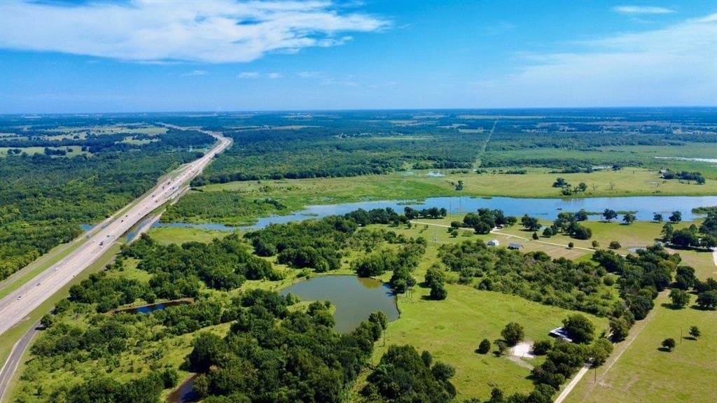 18.95 acres in Navarro County gallery image 3