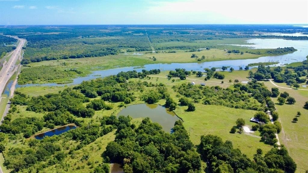 18.95 acres in Navarro County gallery image 2