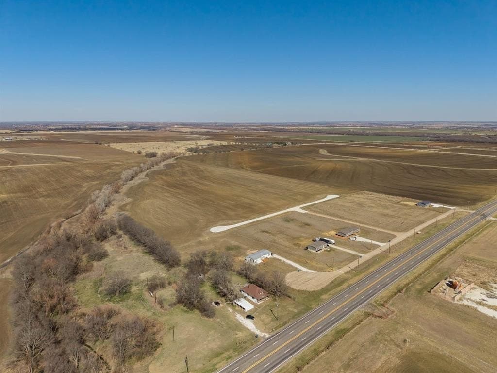 12.23 acres in Hill County