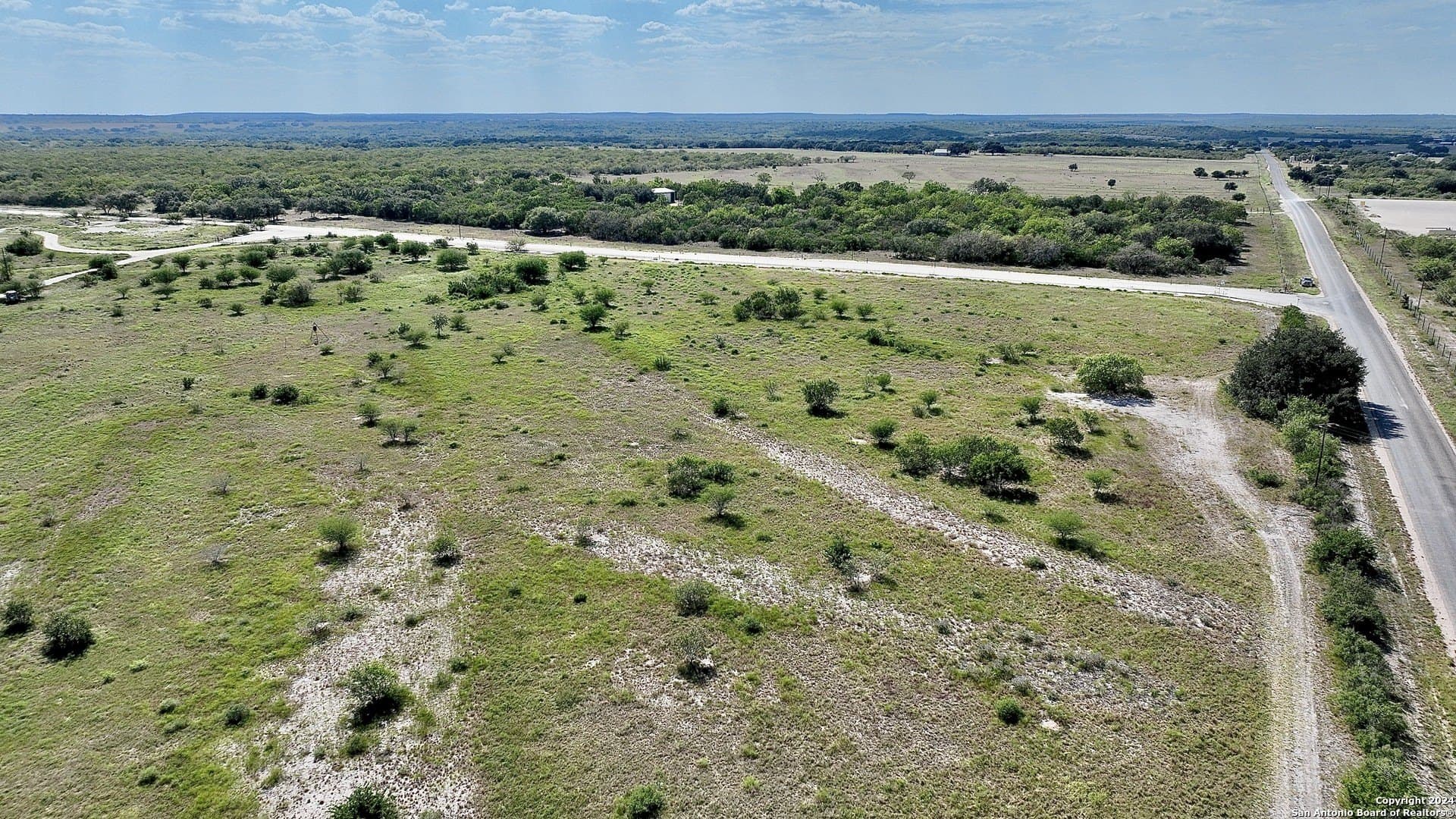 10 acres in Karnes County gallery image 2