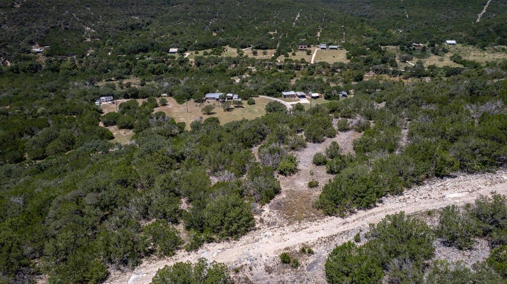 15.44 acres in Real County - photo 10