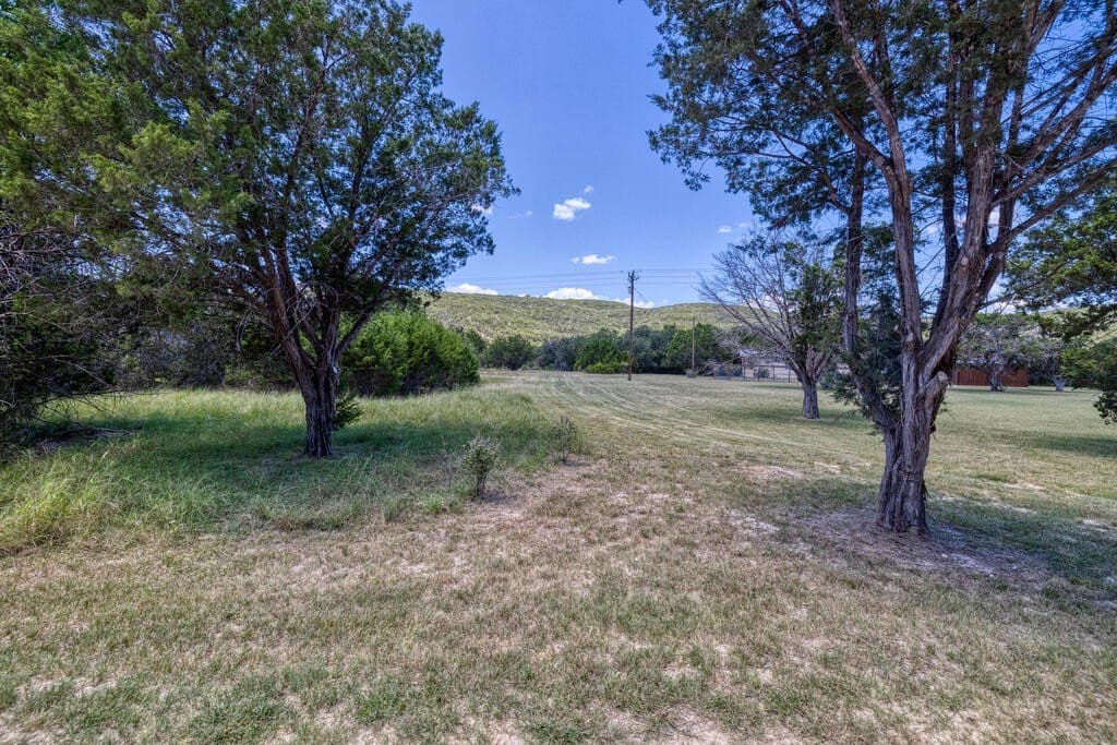 15.44 acres in Real County - photo 28