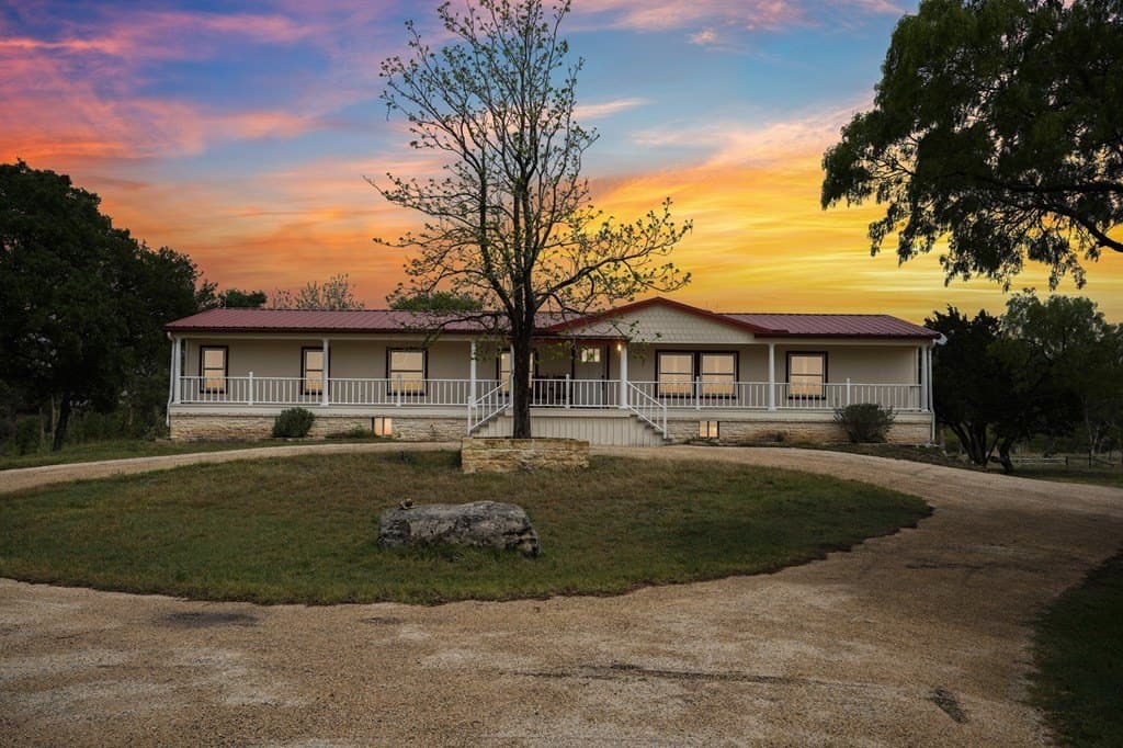 3.67 acres in Kerr County gallery image 2