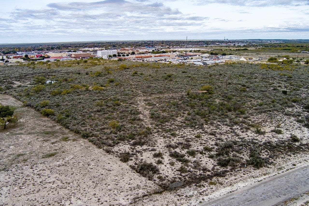 5.6 acres in Val Verde County gallery image 3