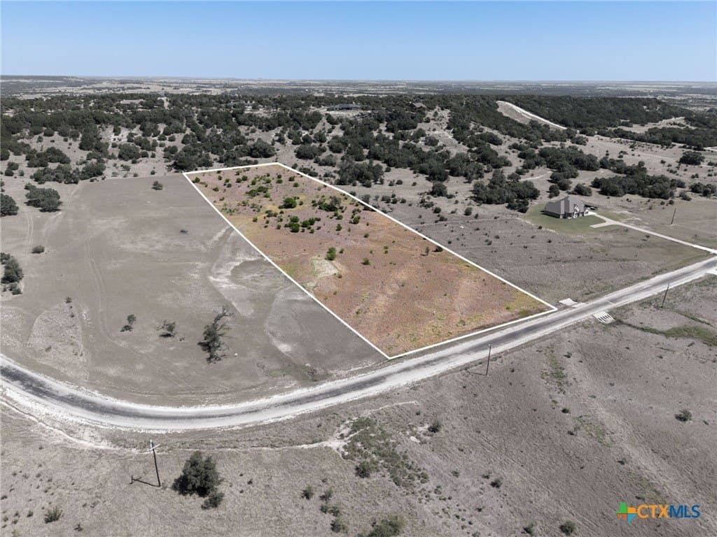 5.01 acres in Lampasas County