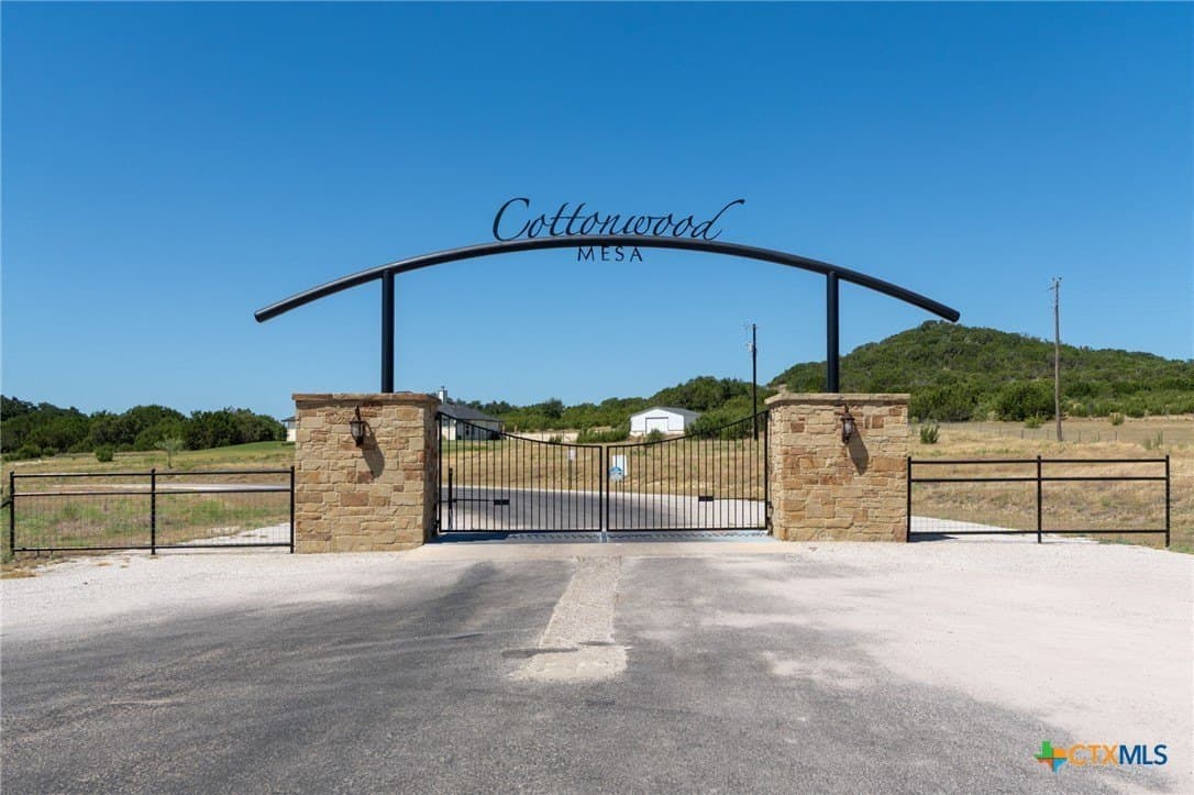5.01 acres in Lampasas County - photo 2