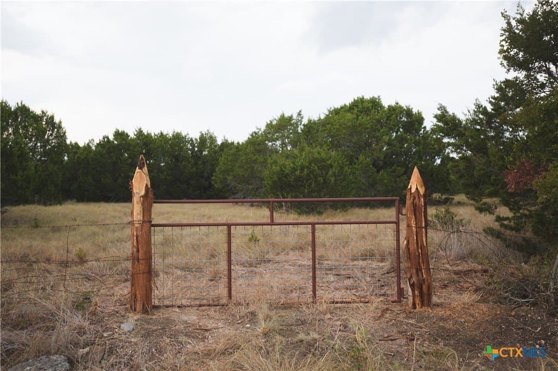 10 acres in Lampasas County