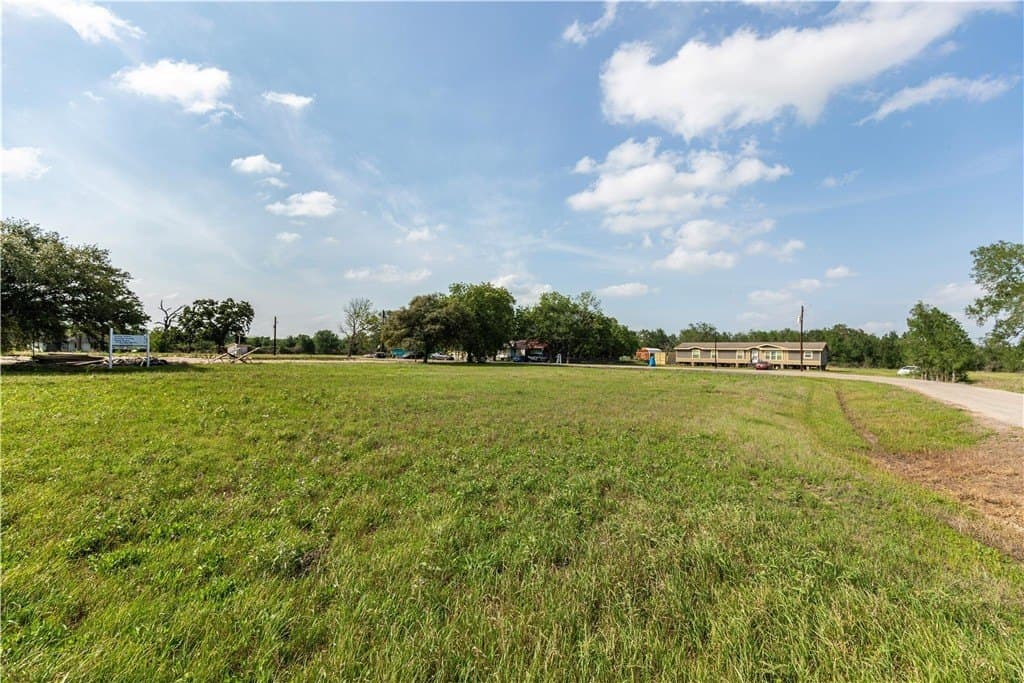 0.95 acres in WHARTON County - photo 3