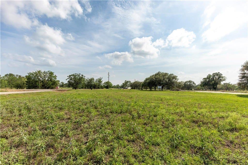 0.95 acres in WHARTON County - photo 2