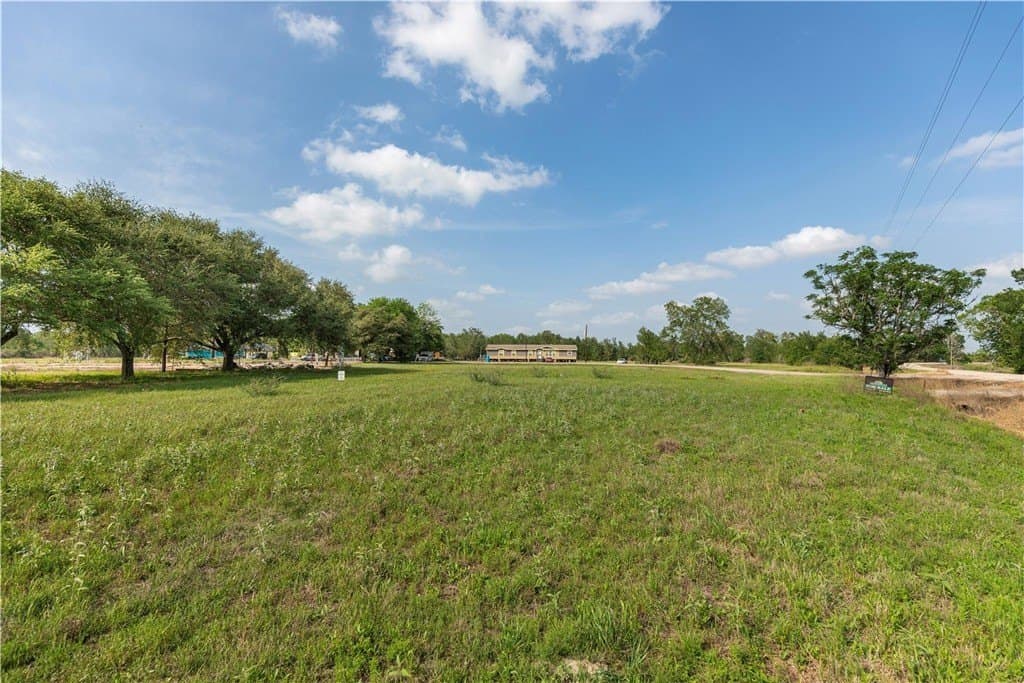 0.95 acres in WHARTON County - photo 4