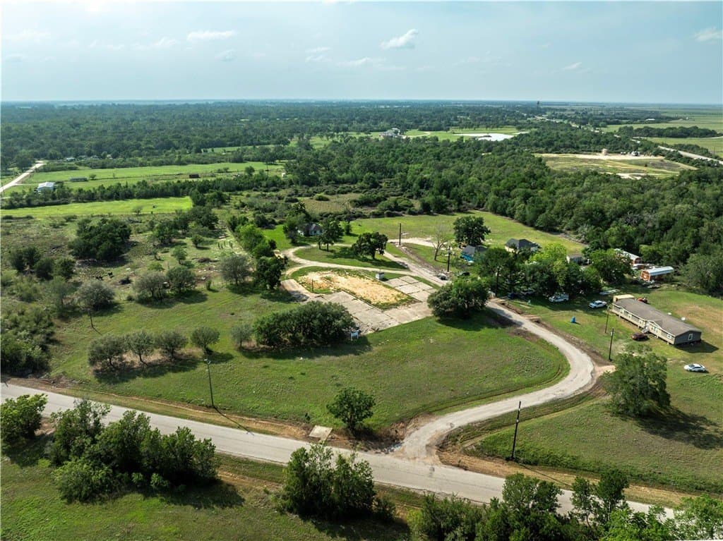 0.95 acres in WHARTON County - photo 10