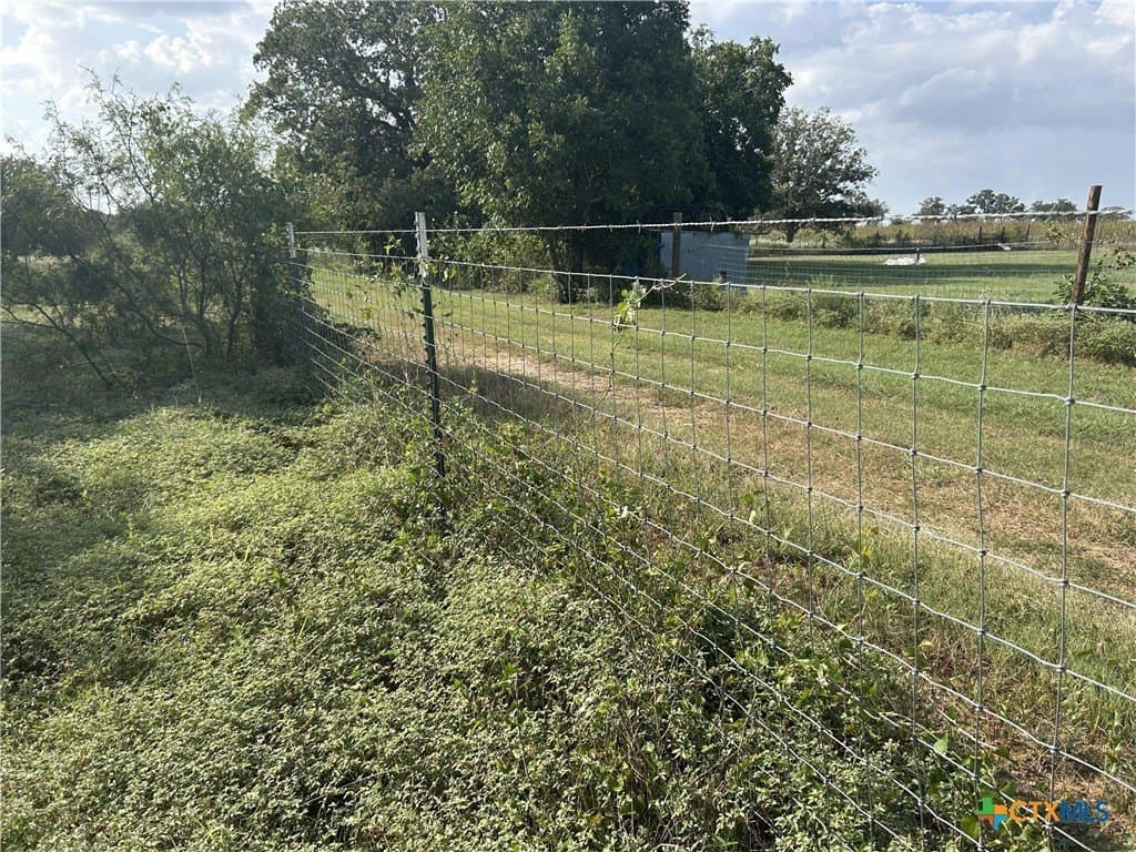 2.5 acres in Gonzales County