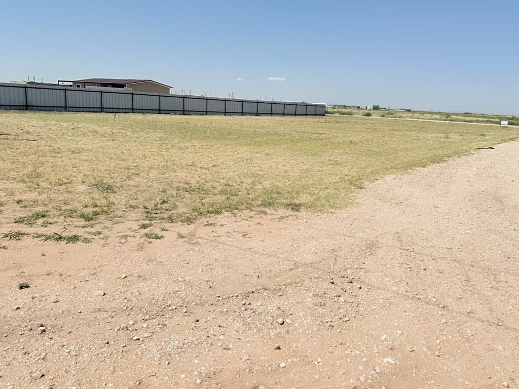1 acres in Midland County gallery image 3