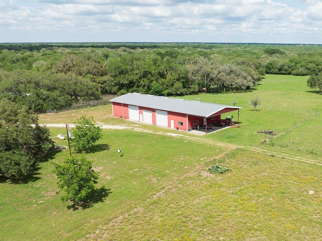 190.97 acres in Lavaca County gallery image 2