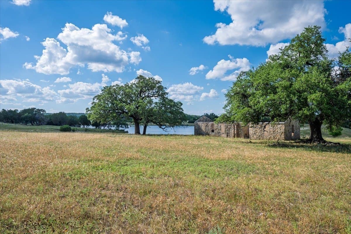 563.17 acres in Coryell County - photo 22