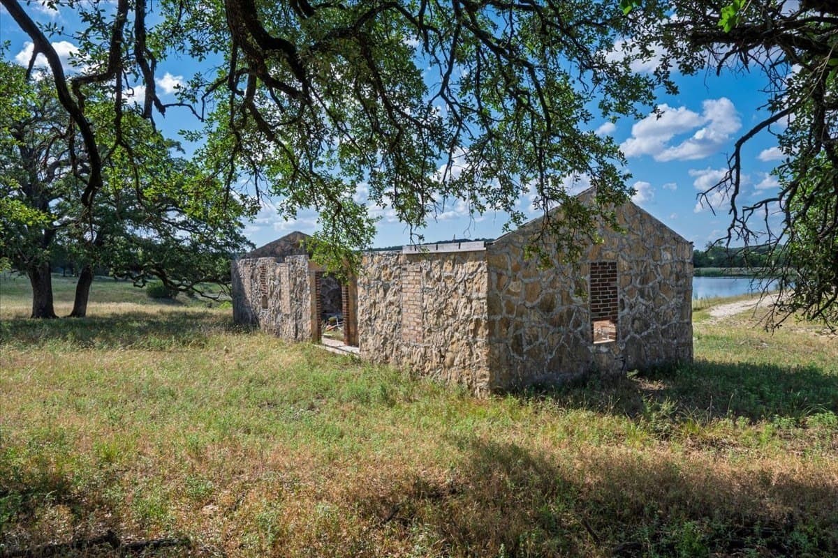 563.17 acres in Coryell County - photo 36