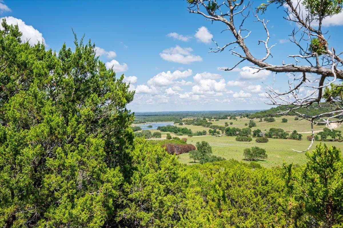 563.17 acres in Coryell County - photo 19