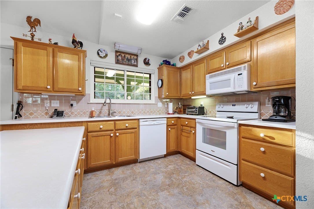 10.02 acres in Comal County - photo 10