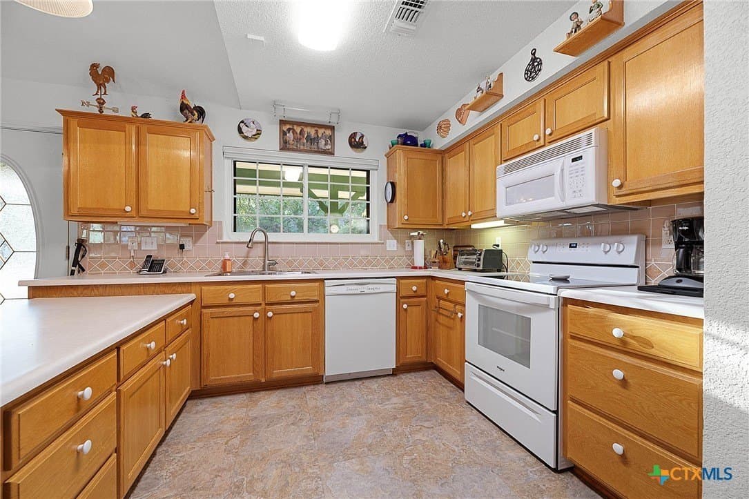 10.02 acres in Comal County - photo 11
