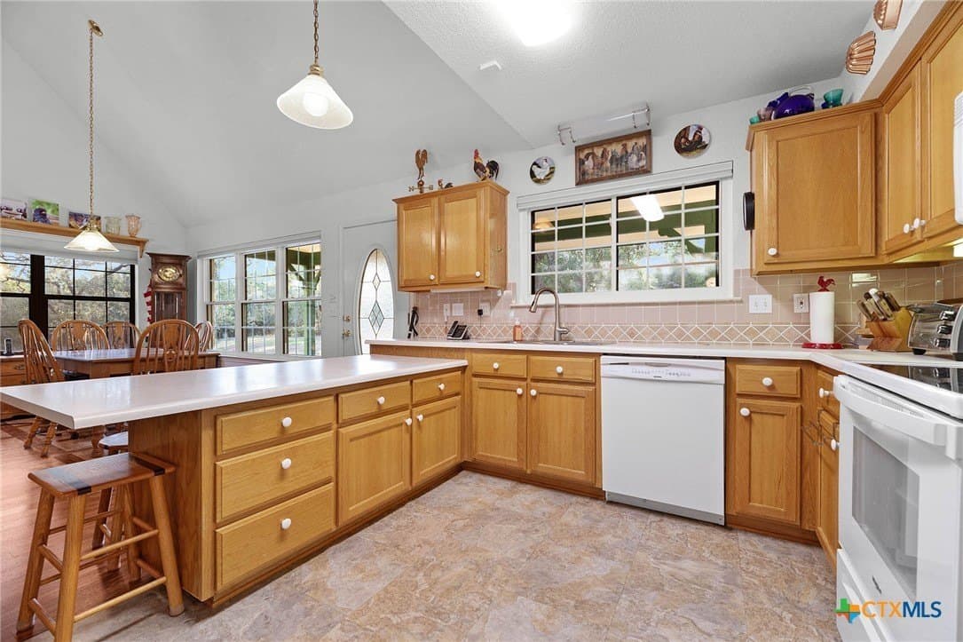 10.02 acres in Comal County - photo 9