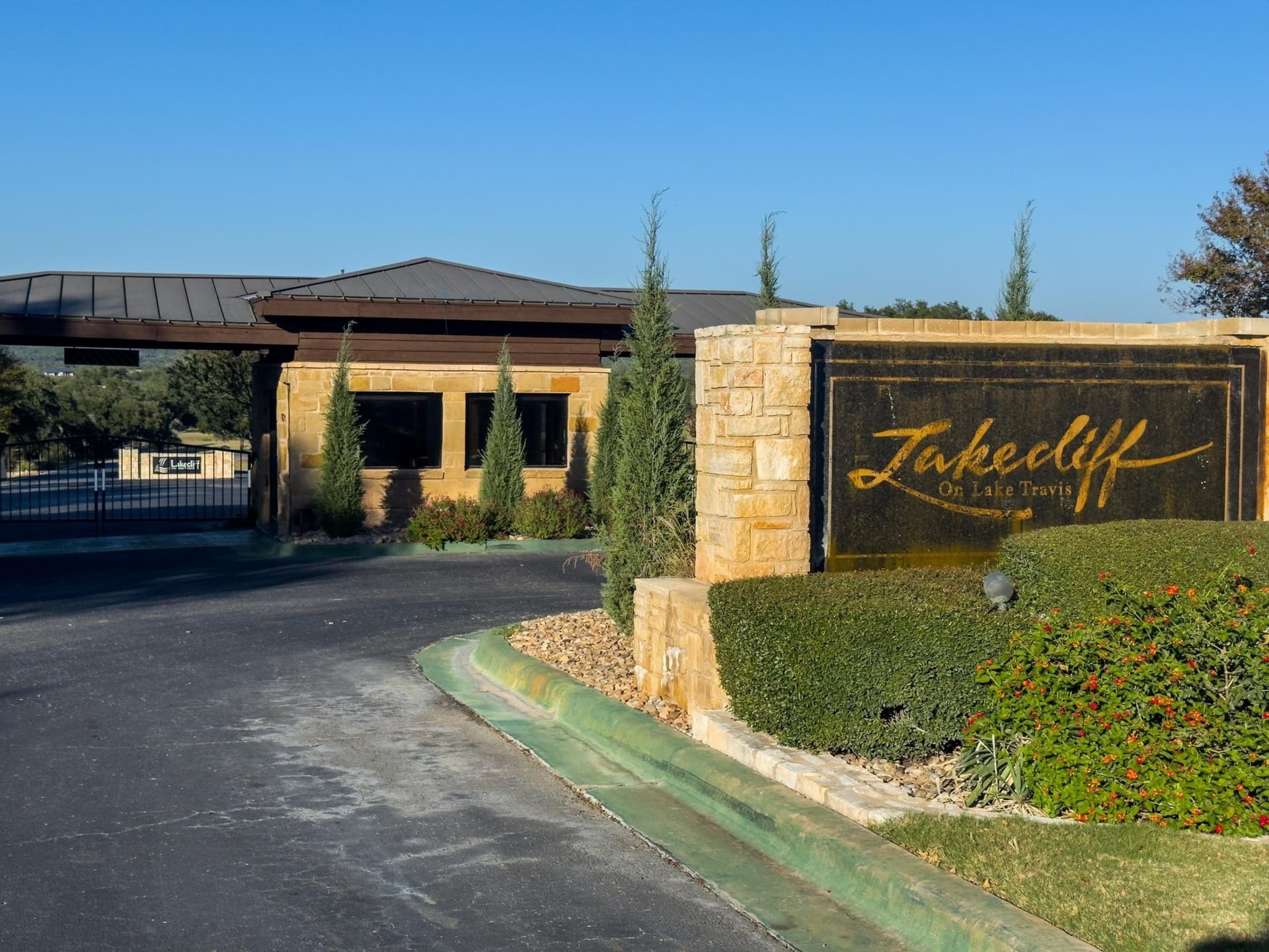 1.14 acres in Travis County gallery image 3