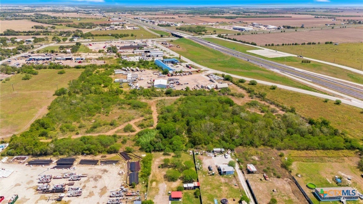 10 acres in Victoria County - photo 13