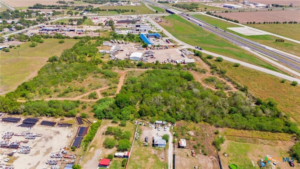 10 acres in Victoria County - photo 4