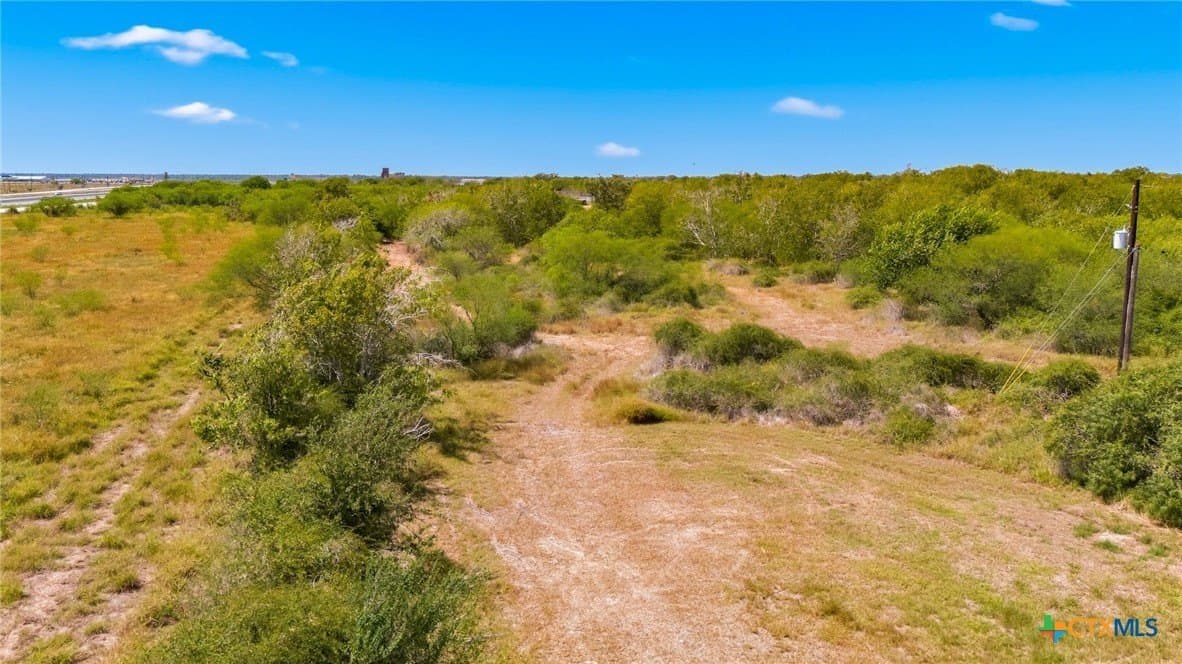 10 acres in Victoria County - photo 2
