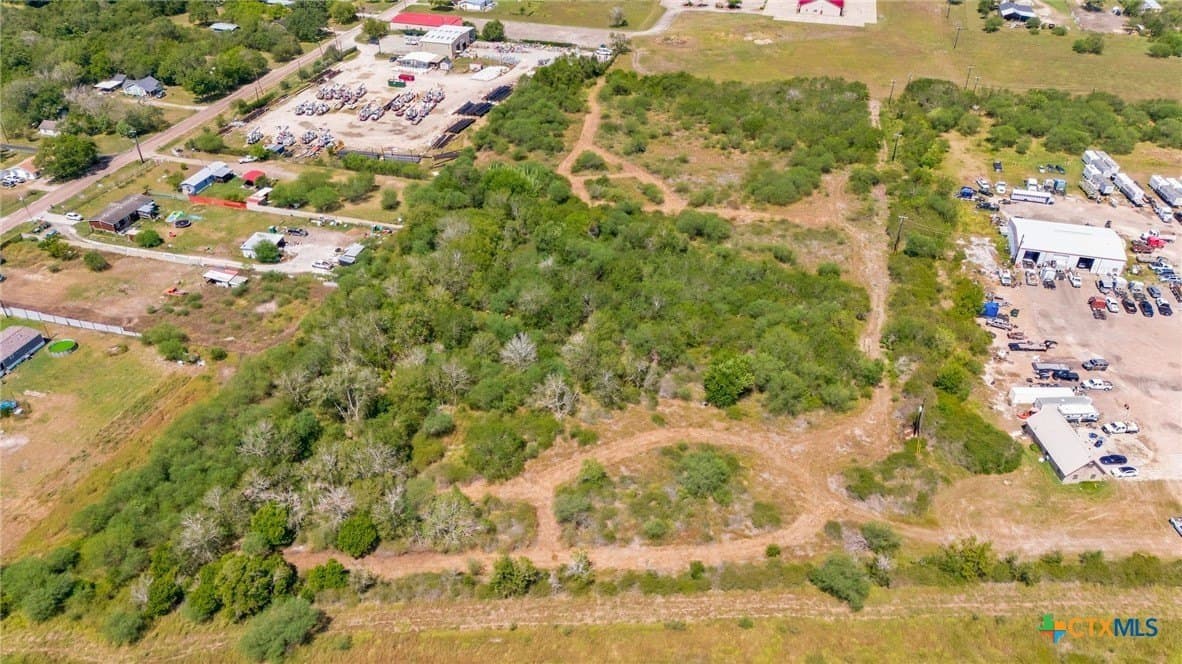 10 acres in Victoria County - photo 9